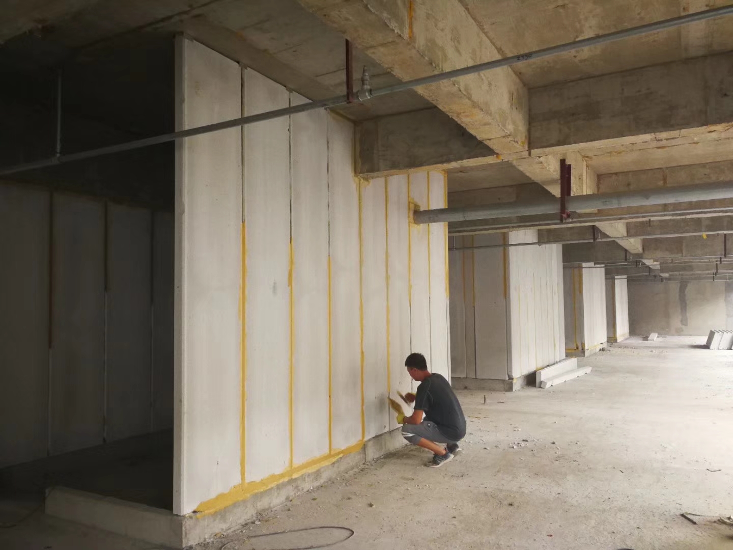 众建无机发泡轻骨料混凝土隔墙板施工技术性能研究